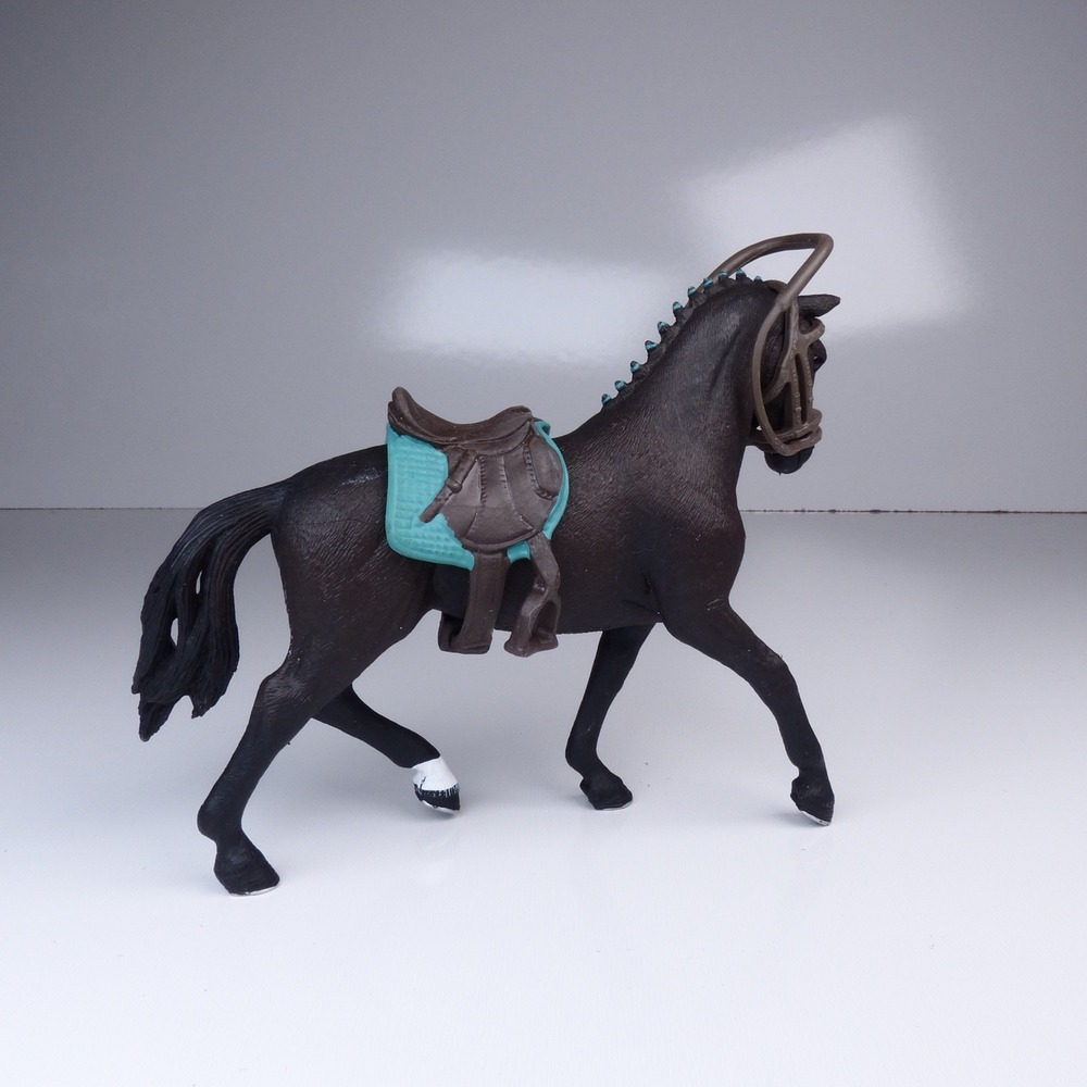 Schleich Horse Club Storm Hanoverian Gelding Toy Figure w/ Saddle Bridle #42541 - Picture 3 of 12